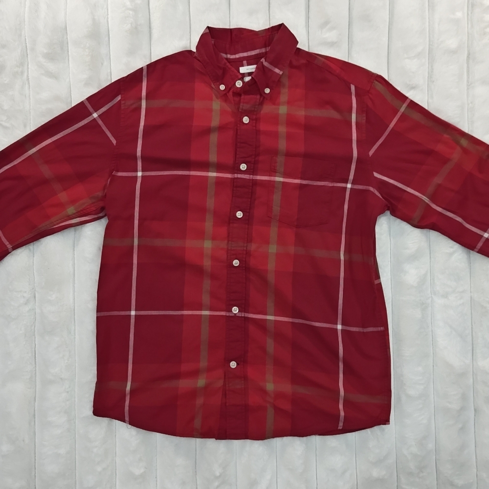 Men’s GAP red plaid button-down, medium, 100% cotton, lightly used, no damage